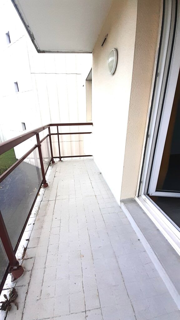 appartement T3 avec balcon, ascenseur dans residence de service sénior