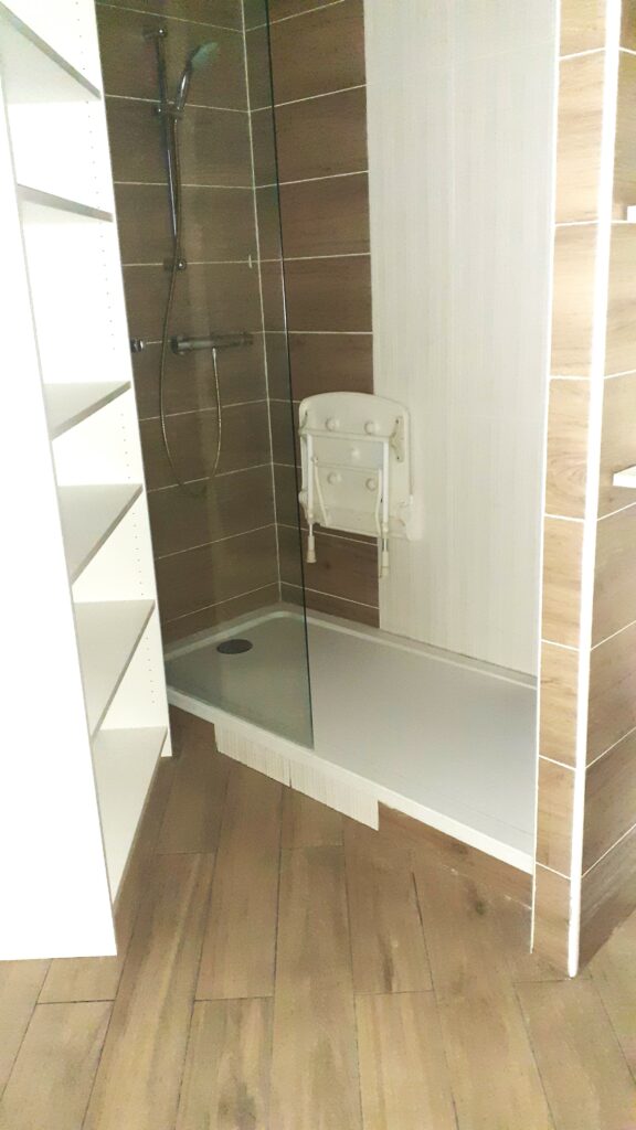 appartement T3 avec balcon, ascenseur dans residence de service sénior