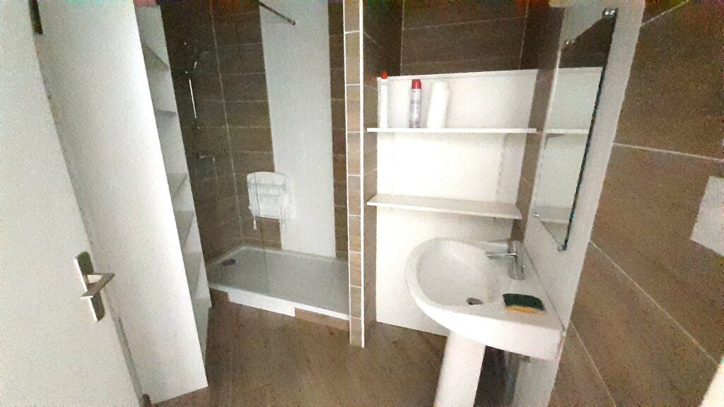 appartement T3 avec balcon, ascenseur dans residence de service sénior