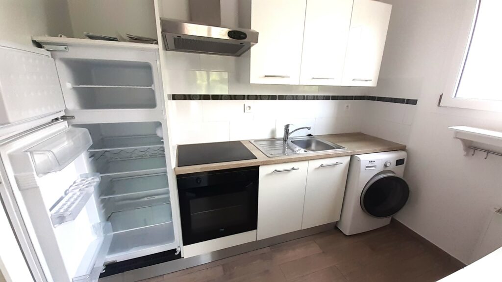 appartement T3 avec balcon, ascenseur dans residence de service sénior