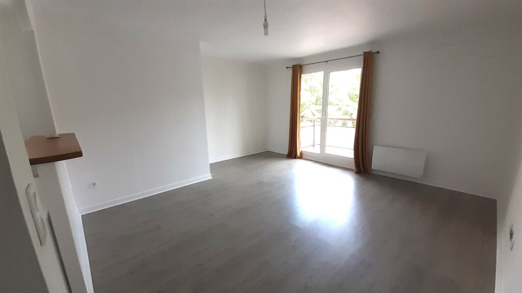 appartement T3 avec balcon, ascenseur dans residence de service sénior