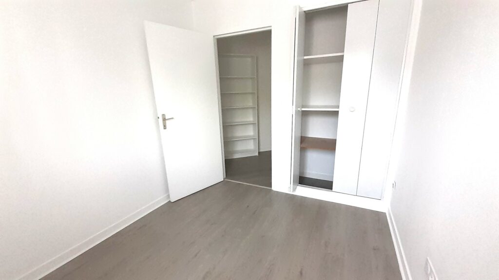 appartement T3 avec balcon, ascenseur dans residence de service sénior