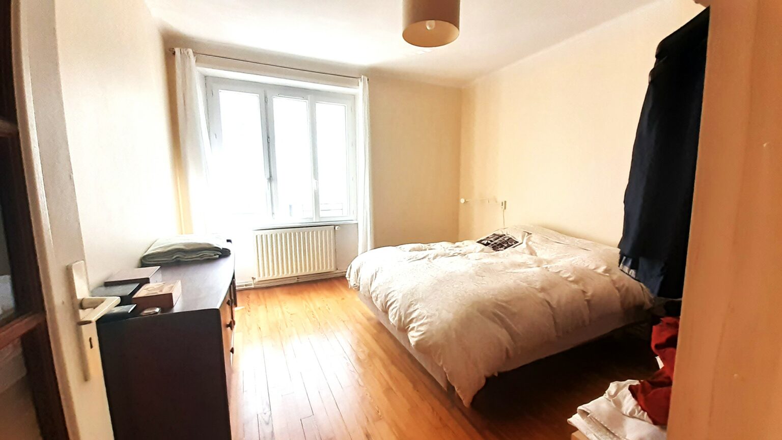 Appartement 3 chambres triangle d'or cours d'ajot, dalle béton