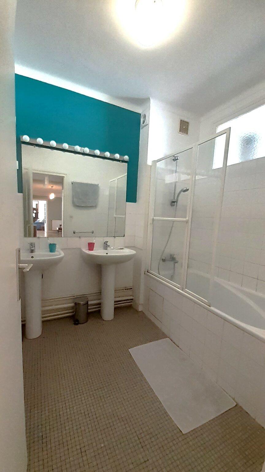 Appartement 3 chambres triangle d'or cours d'ajot, dalle béton