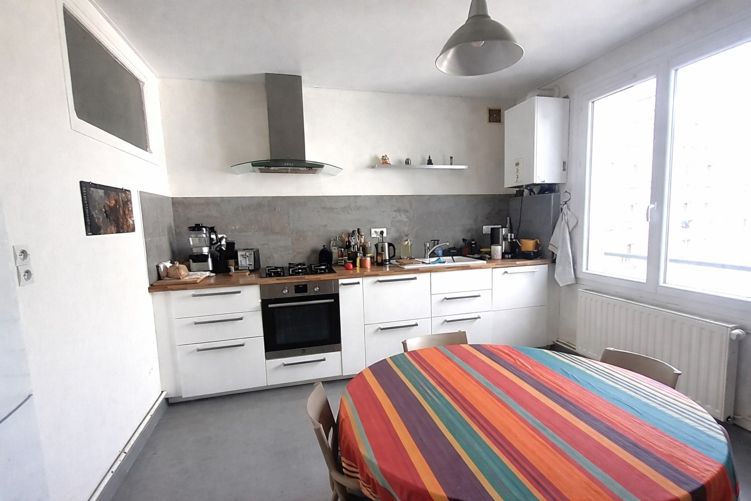 Appartement 3 chambres triangle d'or cours d'ajot, dalle béton