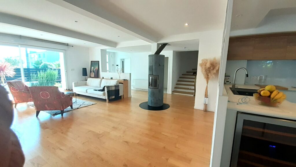 maison T8, 6 chambres,4 salles de bains, garage, buanderie,brest, quartier saint marc le bot, rénovée
