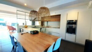 maison T8, 6 chambres,4 salles de bains, garage, buanderie,brest, quartier saint marc le bot, rénovée