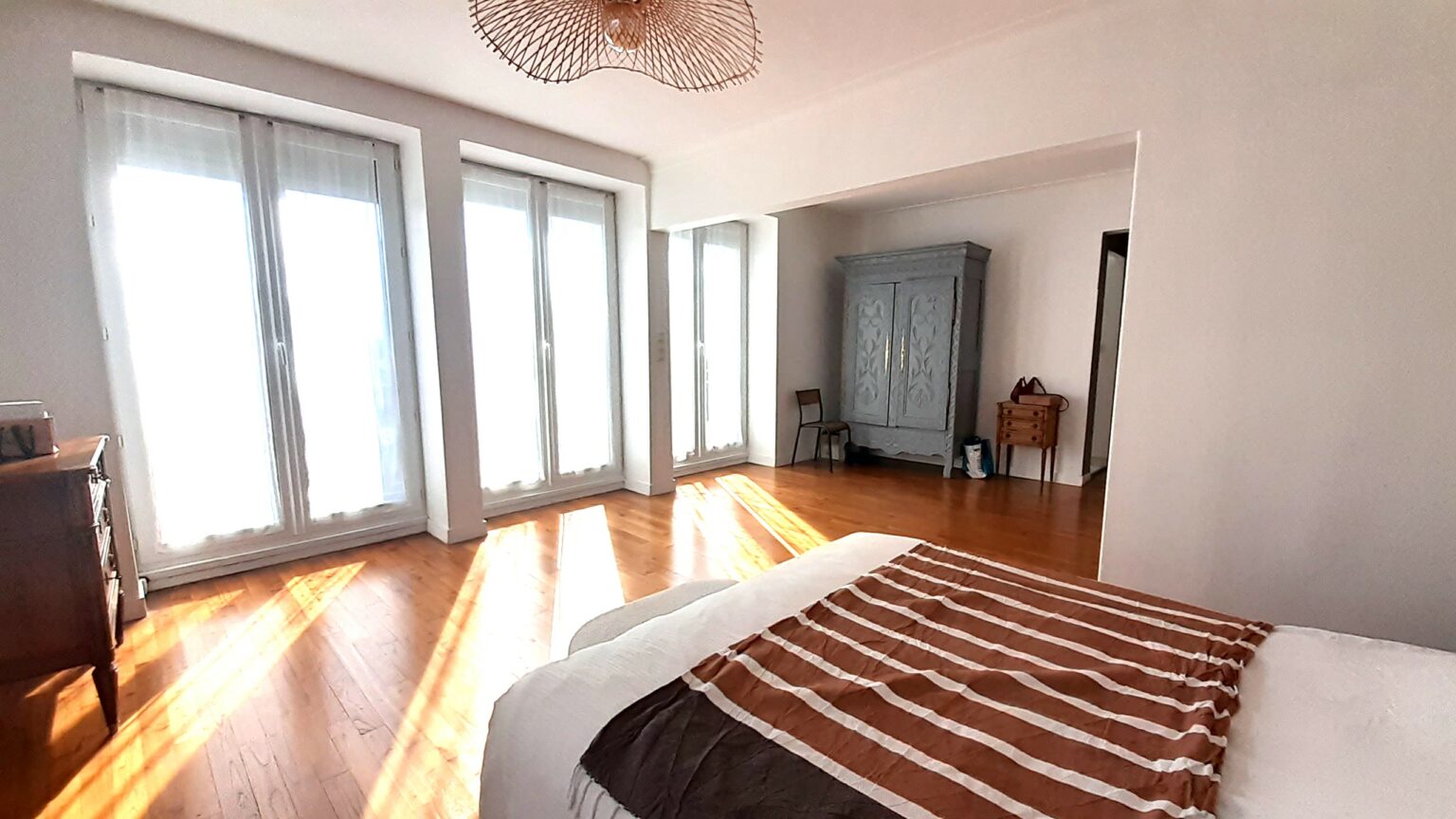 maison T8, 6 chambres,4 salles de bains, garage, buanderie,brest, quartier saint marc le bot, rénovée