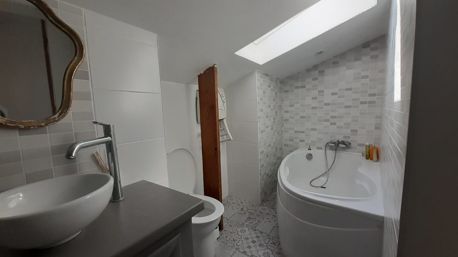 maison T8, 6 chambres,4 salles de bains, garage, buanderie,brest, quartier saint marc le bot, rénovée