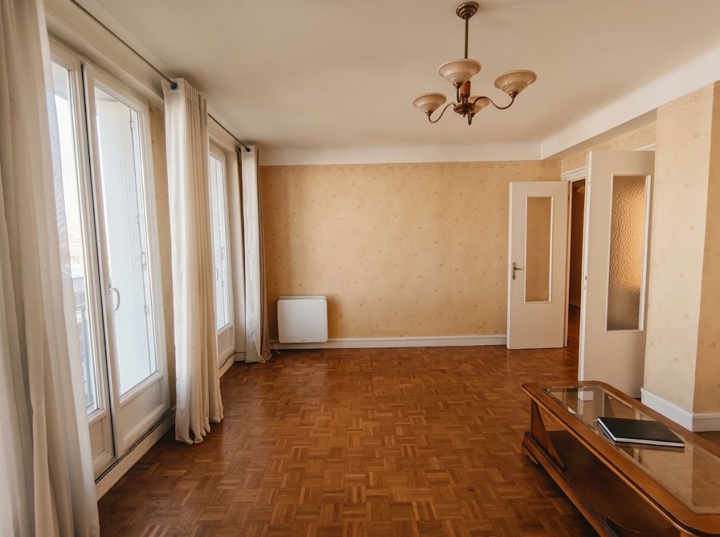 Appartement vue mer à Brest hypercentre : T3 75m², balcon, ascenseur, cave.