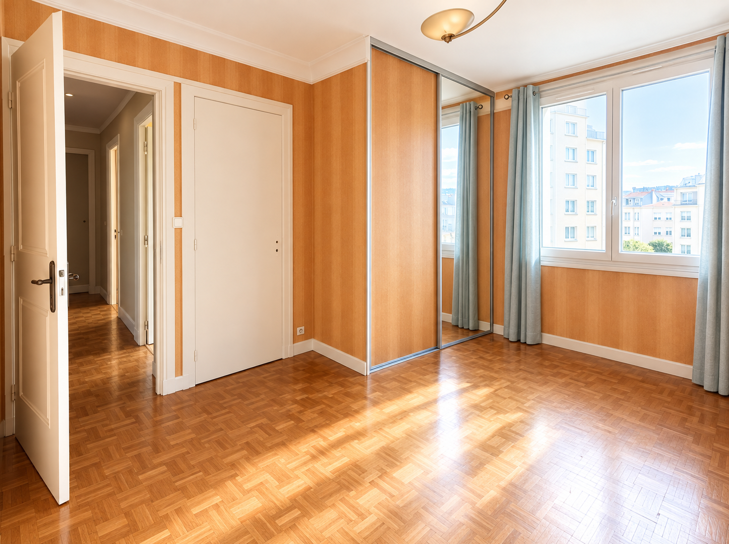 Appartement vue mer à Brest hypercentre : T3 75m², balcon, ascenseur, cave.